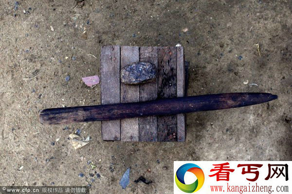 为防色狼 喀麦隆少女用熨胸限制乳房发育
