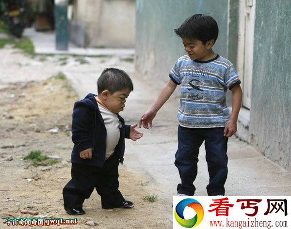世界最矮男子身高仅70厘米  新晋亮相自豪称独一无二