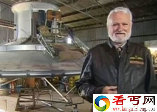 澳洲八旬老人亲手制作UFO纪念亡妻