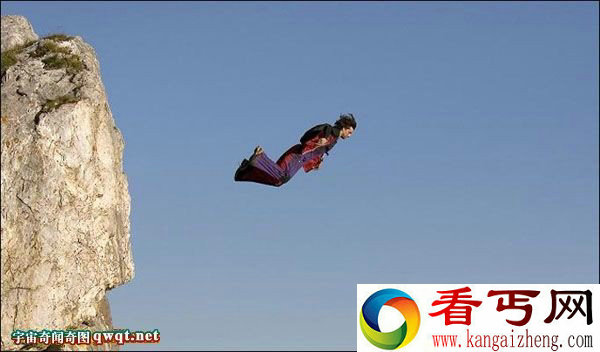 难以置信!美国登山者徒手爬上4000米高山后猛然跳下