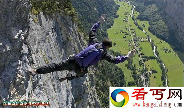 难以置信!美国登山者徒手爬上4000米高山后猛然跳下