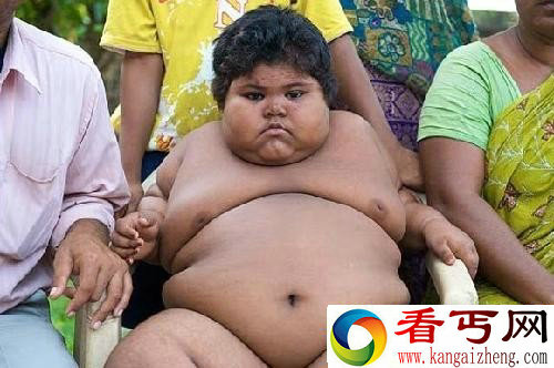 印度5岁小女孩24小时不停进食 但也无法吃饱