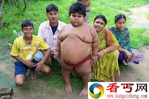 印度5岁小女孩24小时不停进食 但也无法吃饱