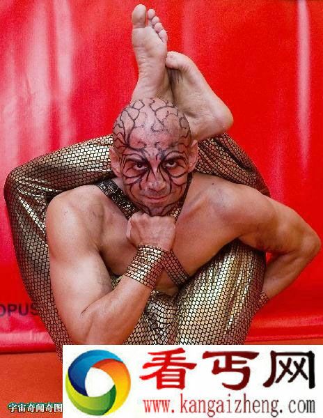 土耳其软骨兄弟香港新太阳广场表演软骨奇艺“双脚后脑独角转