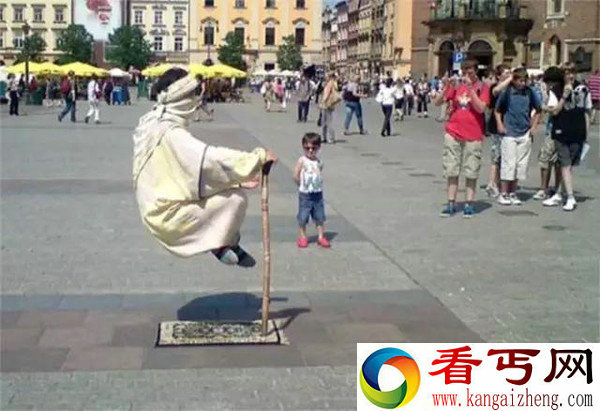 人体悬浮术的神秘面纱 人体悬浮术魔术