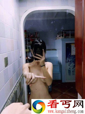 一指遮三点 让妹子裸体拍照不露点