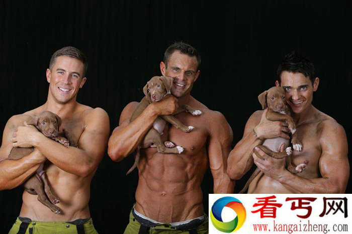 性感妖娆！半裸消防员性感日历组图曝光