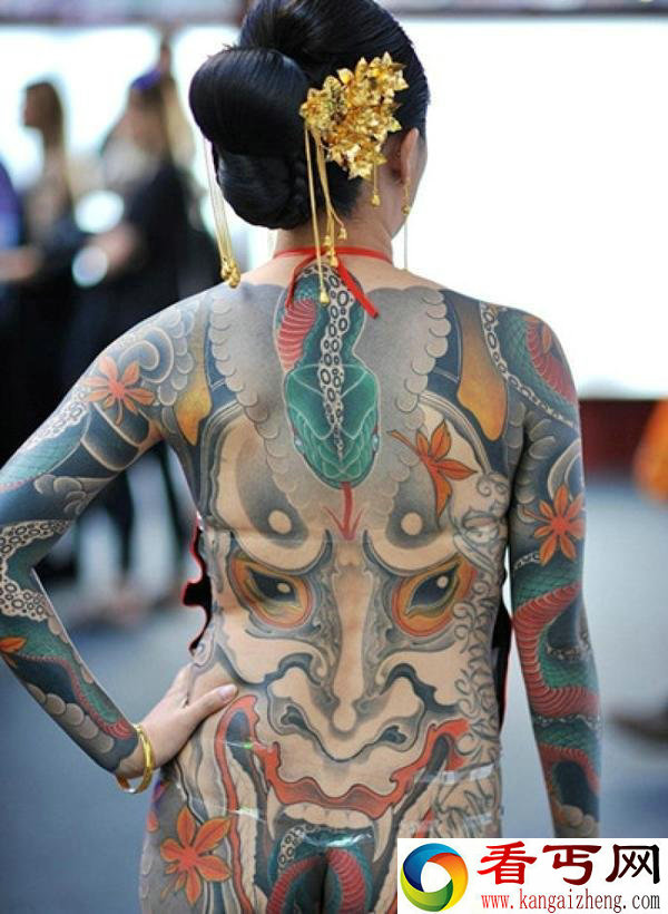 伦敦人体艺术展 竟然在这部位纹身