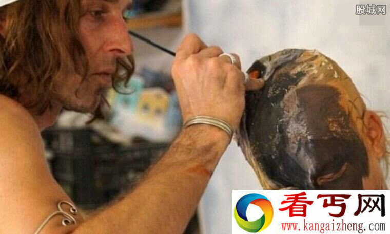 超炫全裸人体彩绘 美女与野兽同体