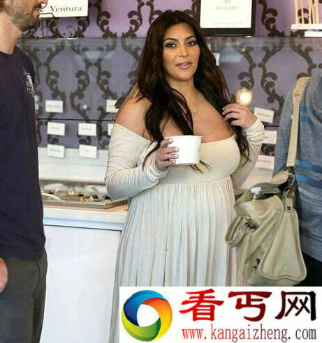 这竟是裸照 只用油漆遮私处 我真没看出来