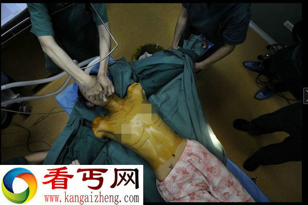 女大学生花30万隆胸 只为参加国际胸模大赛