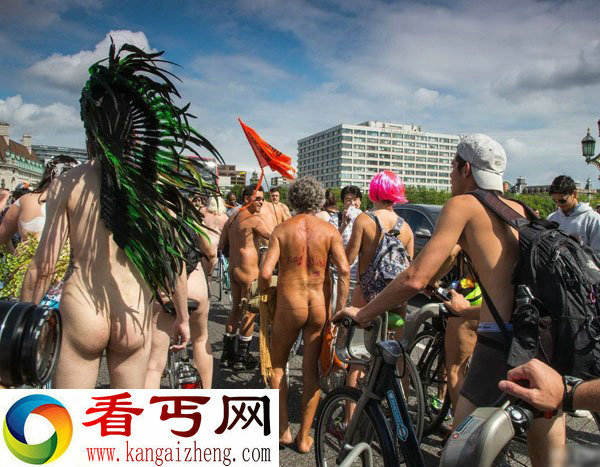 世界裸骑日裸体骑自行车 绿色出行象征