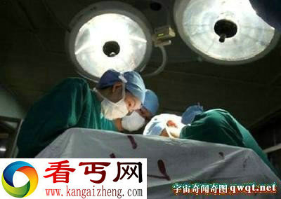 为挽回女友 痴情男自捅三刀表真心