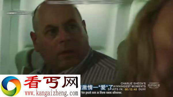 这也太猴急了吧！一对情侣竟然在飞机上做爱