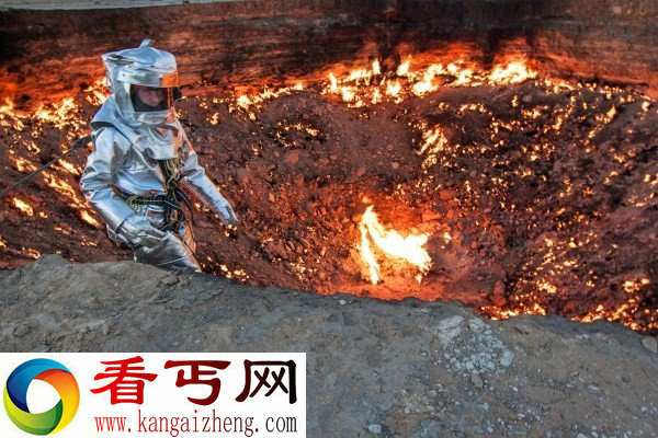 冒险家勇闯土库曼斯坦“地狱之门”火焰坑