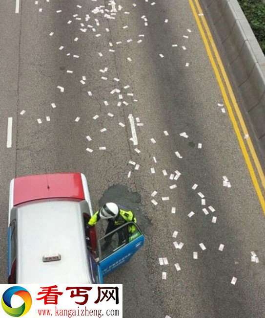 香港中环运钞车钱箱跌 民众捡后迅速离开