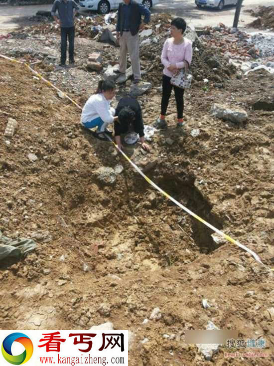 现场组图合肥男子看病后死亡遭医生埋尸荒野