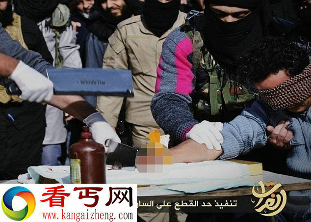 伊斯兰国行刑现场:偷窃者当众斩手