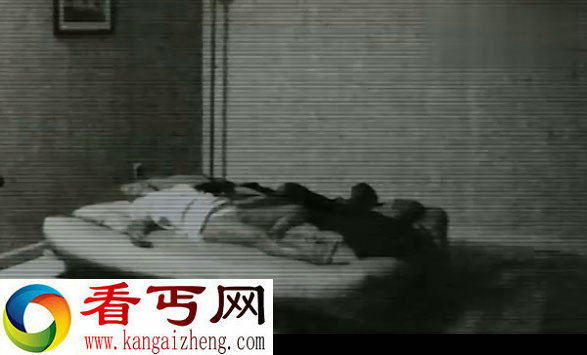 监控实拍:男子熟睡中悬浮而起灵异事件