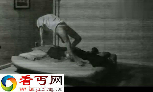 监控实拍:男子熟睡中悬浮而起灵异事件