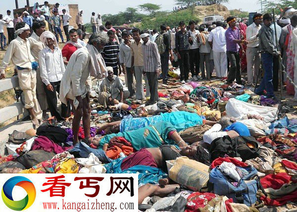 印度寺庙踩踏事件已致115人死亡 多数罹难者是妇女和小孩