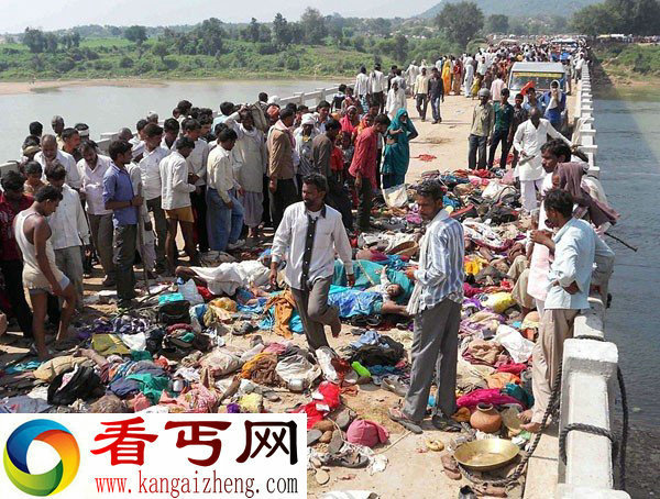 印度寺庙踩踏事件已致115人死亡 多数罹难者是妇女和小孩
