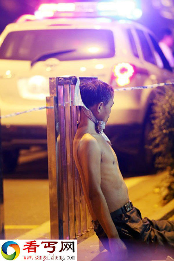 男子不满生活将脖子绑在护栏在公交站台自缢身亡