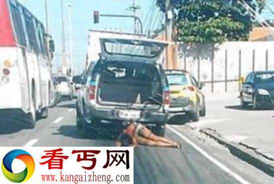盘点车祸女尸被拖行惨死事故电单车美女被货车轮碾爆拖行十多米衣服被扯掉