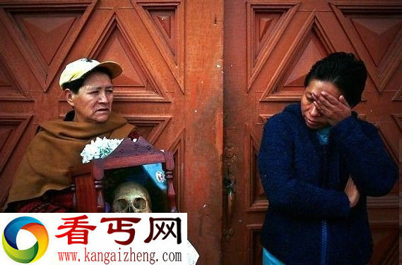 诡异头骨祈福日习俗 亲人头颅打扮后放家中