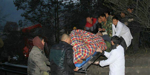 京昆高速一油罐车起火爆炸致3死1伤