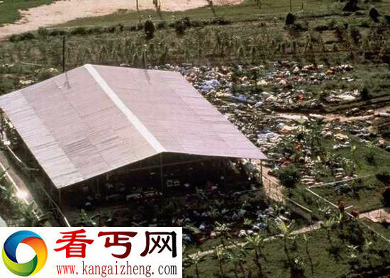 美国邪教914名信徒集体自杀惨照 尸体遍地惨不忍睹