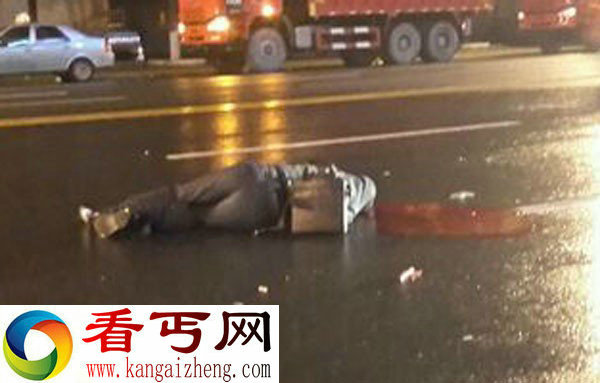 楚王城大道货车撞倒一中年男子 男子倒血洎中