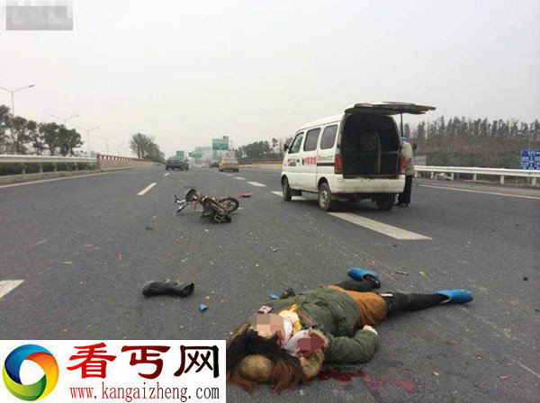 南京女子携子骑车高速逆行被撤撞死