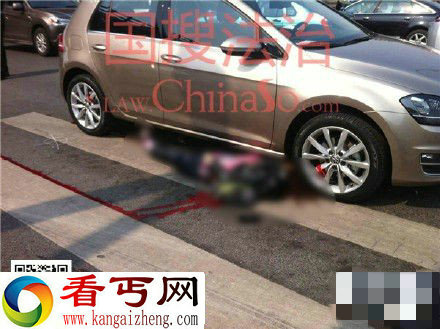大连女孩过马路遭碾轧身亡 头部碎裂血溅一地