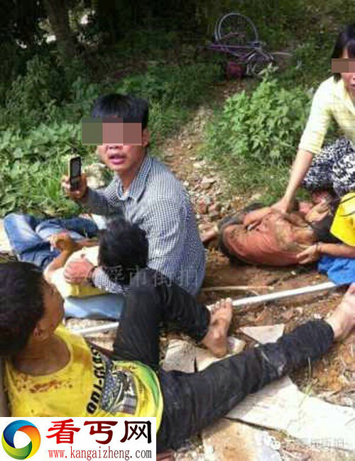 云浮腐竹街特大车祸连撞四个学生现场惨烈