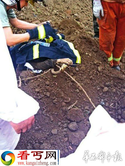 10岁男童进工地解手被埋身亡现场组图