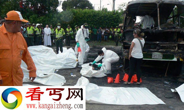 惨!哥伦比亚31名儿童被烧死在大巴内