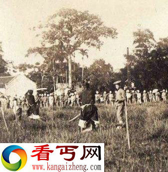 恐怖慎入！旧时越南行刑将犯人带到野外草地进行砍头