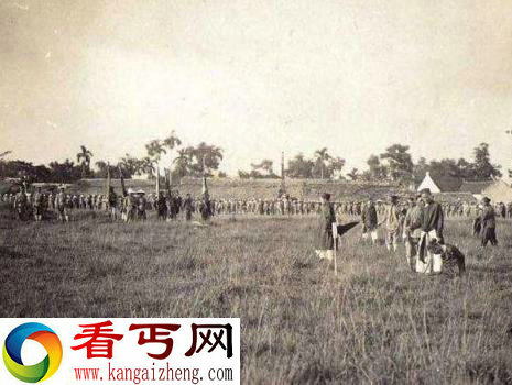 恐怖慎入！旧时越南行刑将犯人带到野外草地进行砍头