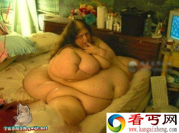 重量级美女肉蒲团 肉肉多到性器官都暴露了