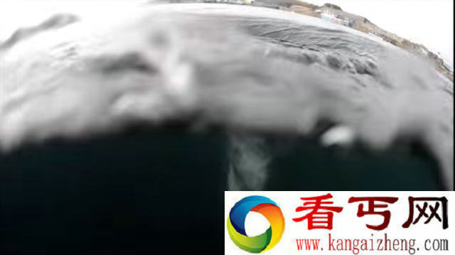 男子为拍摄强大海洋漩涡跳进海里,被之后的一幕惊吓到了!