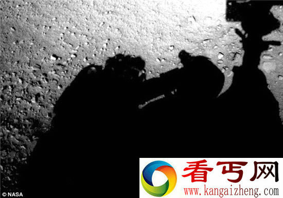 NASA发火星最新照片 神秘阴影让人震惊