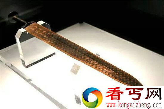 男子捡神秘古剑当成传家宝 半夜主人找上门