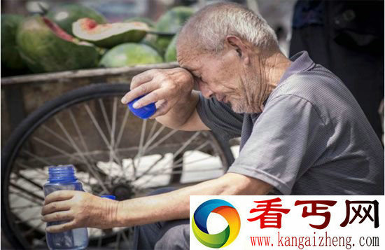八旬老教师执教41年退休卖瓜救孙女