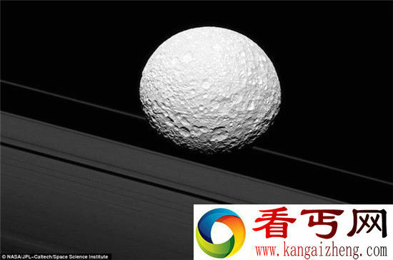 土卫一似与土星环相撞 太空发生事故?