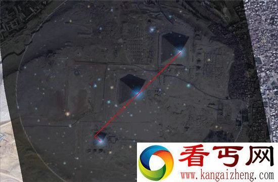 火星表面发现三个巨大尖塔,跟吉萨金字塔一样完美排列
