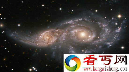两个黑洞相撞竟然会这样 宇宙惊天一幕!