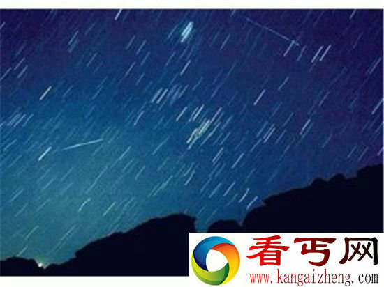 宇宙震撼瞬间 流星雨穿过黑洞毫发无伤!