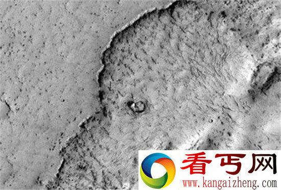 NASA曝光火星惊现微笑火山口图像!