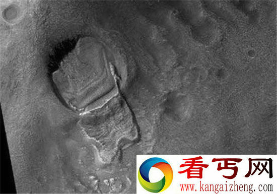 NASA曝光火星惊现微笑火山口图像!